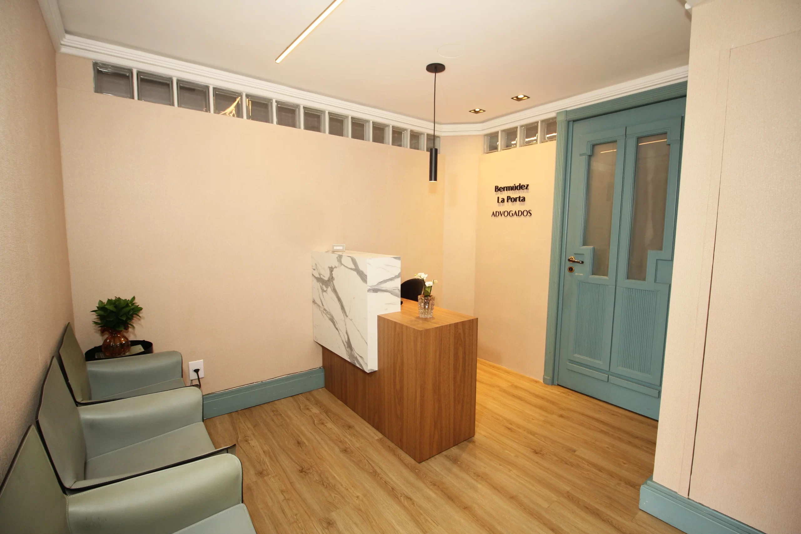 Advogada-Laura-La-Porta-site-sobre-escritório06